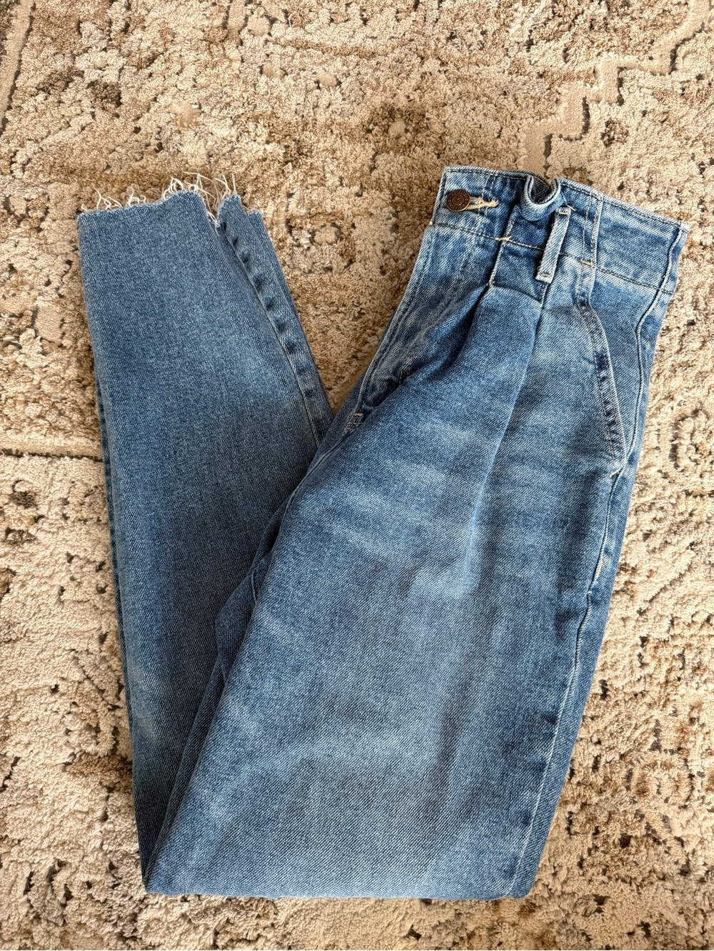 Hollister ultra High-Rise Pleated mom jeans